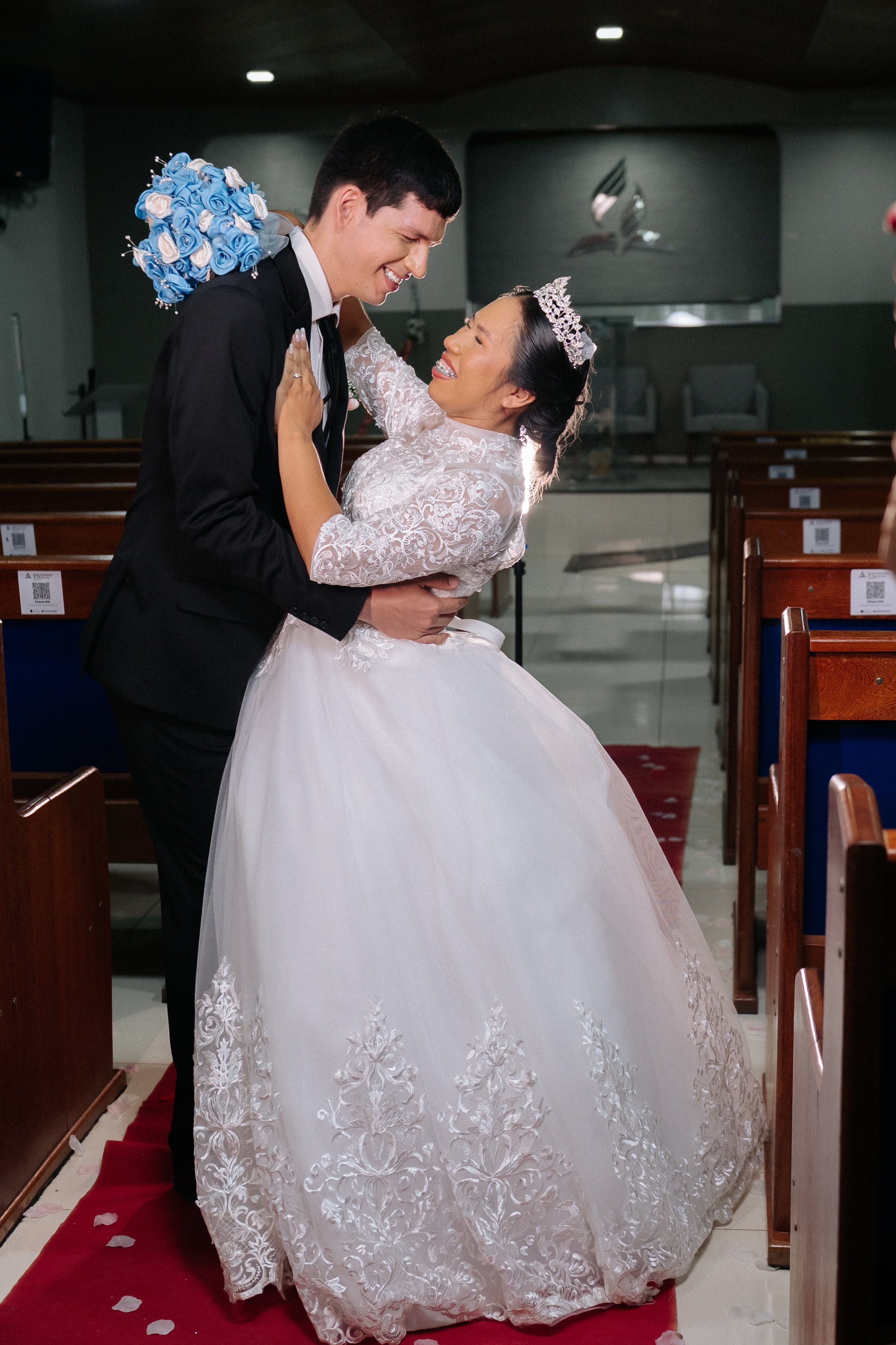 Felipe e Keity na cerimônia da igreja